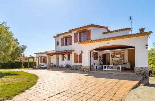 Can Carbonell Chalet De Esquí | Casa Carbonell Casa bonita con piscina y jardín