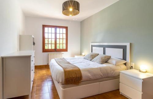 Can Carbonell Chalet De Esquí | Casa Carbonell Casa bonita con piscina y jardín