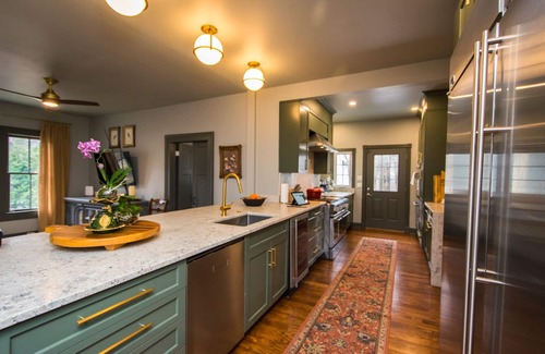 Hendersonville Casa | Casa Carolina Estate: Beautiful Victorian Mansion on 5 acres in Hendersonville!