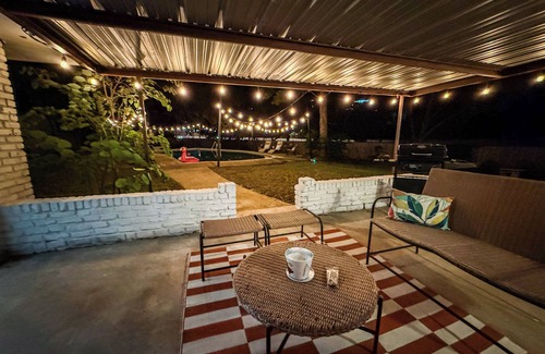 Castle Hills Casa | Casa Castillo 5BR w/ Pool + Patio & Game Room