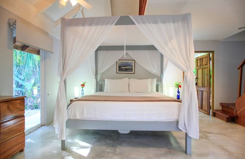 Playa Santa Teresa Hotel | Casa Cecilia Beach Front