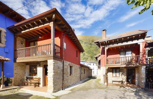 Pilona Chalet De Esquí | Casa Celis 2 by "El Balcón del Sueve"