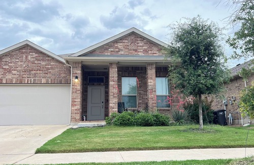 Fort Worth Casa | Casa cerca de restaurantes, stockyard y motor speedway!