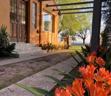 Chascomus Casa | Casa Chalet "La Roja" -vista a la laguna!-