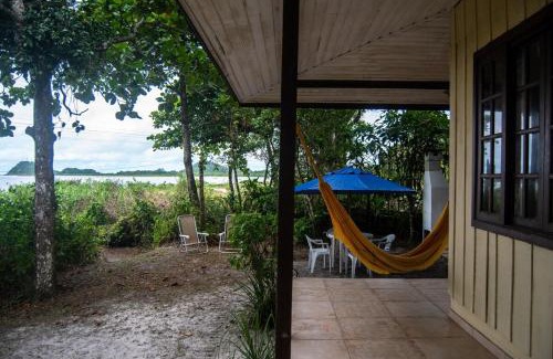 Paranagua Casa | Casa charmosa e pé na areia na Ilha do Mel - Nova Brasília