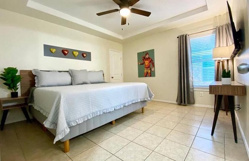 Pharr Apartamento | Casa Chespirito w/ King-size Bed