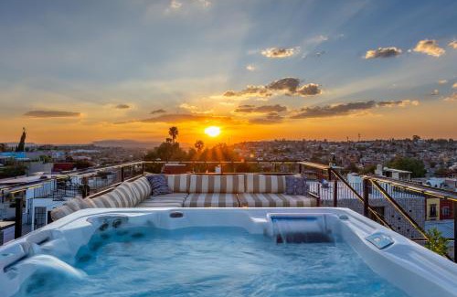 Zona Centro Casa | Casa Cielo, 4-Story Luxury Home with Rooftop Hot Tub & AC