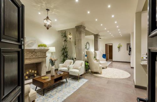 Zona Centro Casa | Casa Cielo, 4-Story Luxury Home with Rooftop Hot Tub & AC