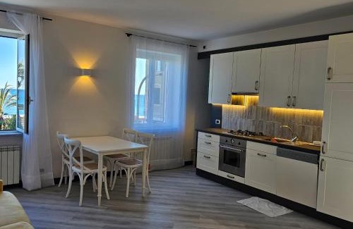 Varazze Apartamento | Casa Clelia, esclusivo frontemare a Varazze