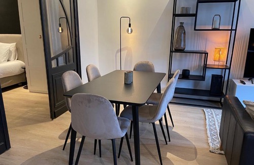 Stationsbuurt Noord Apartamento | Casa Clementina - 3 Bedroom Apartment in a Art-Nouveau House