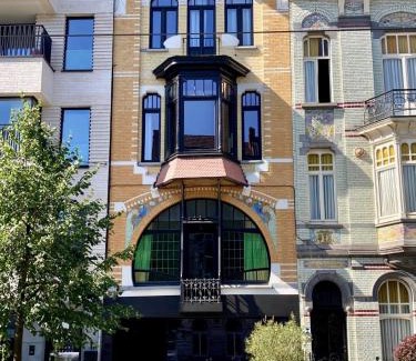 Stationsbuurt Noord Apartamento | Casa Clementina - 3 Bedroom Apartment in a Art-Nouveau House