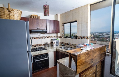 Cali Casa | Casa Colonial San Antonio, ideal familia y amigos (Parking privado)
