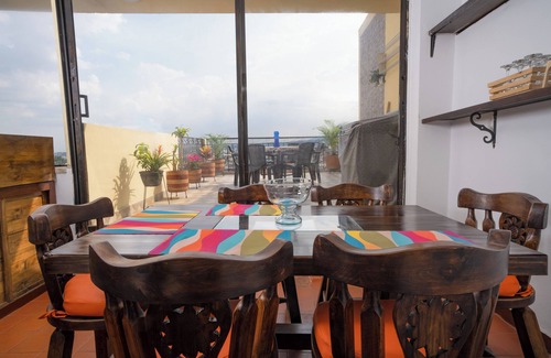 Cali Casa | Casa Colonial San Antonio, ideal familia y amigos (Parking privado)