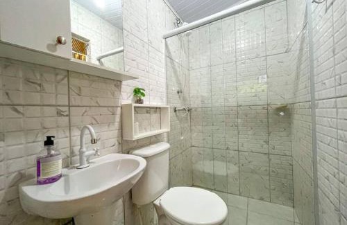 Ariro Casa | Casa com churrasqueira e piscina, perto de riacho