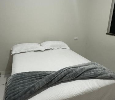 Mineiros Casa | Casa com dois quartos e piscina em mineiros