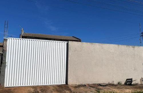 Mineiros Casa | Casa com dois quartos e piscina em mineiros