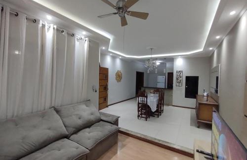 Jardim Gurilandia Casa | Casa com garagem, ar condicionado, sala tv e jantar, cozinha completa e lavanderia