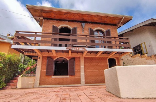 Jardim Andira Casa | Casa com lareira e Wi-Fi em Campos do Jordão/SP