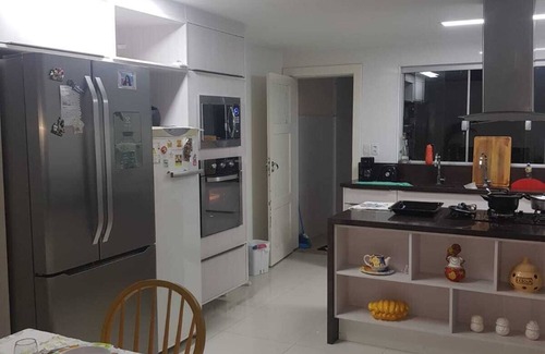 Pouso Alegre Buraquinho Casa | Casa com Piscina a 50 m da Praia