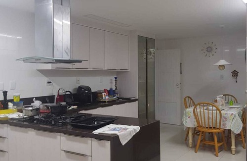 Pouso Alegre Buraquinho Casa | Casa com Piscina a 50 m da Praia