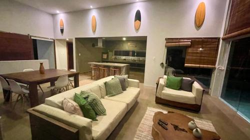 Morro de Sao Paulo Casa | Casa com Piscina, 3 Suites, sala de estar e cozinha completa