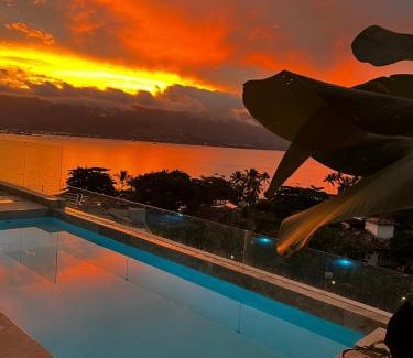 Itaguassu Casa | Casa com piscina aquecida, jacuzzi e 60 m da praia