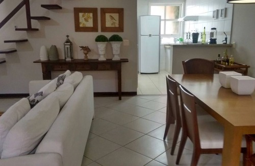Camburi Casa | Casa com piscina e churrasq na Praia de Camburí