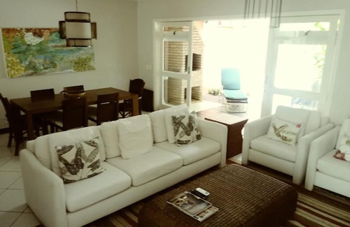 Camburi Casa | Casa com piscina e churrasq na Praia de Camburí