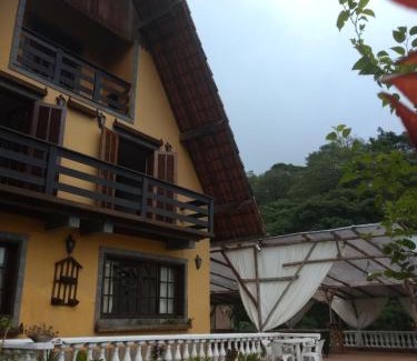 Teresopolis Chalet De Esquí | Casa com Piscina e Churrasqueira Perto da CBF, Feirarte, Parque Nacional