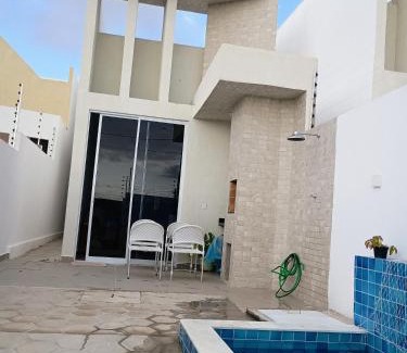 Conde Casa | casa com piscina e churrasqueira 5 minutos da praia, 1 quarto com cama de casal e segundo quarto com duas camas infantis