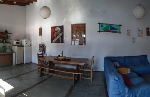 Estufa I Casa | Casa com Piscina e Churrasqueira em Ótima Localização