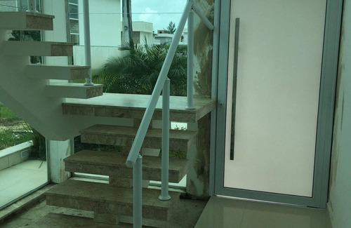 Tupy Casa | Casa com Piscina em Condomínio Fechado com Segurança 24h de Frente Para o mar