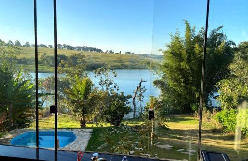 Ijaci Casa | Casa com piscina fundo pra represa e AR Condicionado CasinhaBrancaDeVaranda