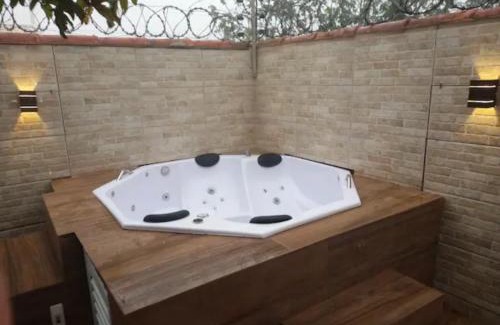 Chapada dos Guimaraes Casa | CASA COM SPA DE HIDRO, AQUECEDOR E CROMOTERAPIA A 1,0 kM DO CENTRO