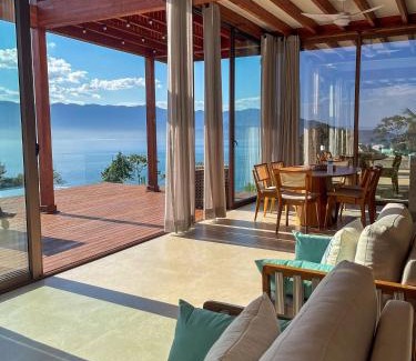 Sao Pedro Casa | Casa com vista-mar e temporada baleias em Ilhabela