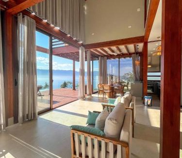 Sao Pedro Casa | Casa com vista-mar e temporada baleias em Ilhabela