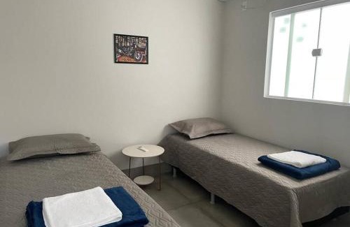 Campo Verde Apartamento | Casa completa, ótima localizacao para 4 pessoas