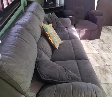 Cambara do Sul Casa | Casa Completa, 300m da Praça, Wi-Fi, 130m quadrados, 4 Camas de Casal, 4 Quartos, Até 11 Pessoas, Quintal com Vasta Área Verde, Varanda nos Fundos, Garagem Coberta 1 Carro, Estacionamento Interno 2 Carros, Churrasqueira, Fogão a Lenha