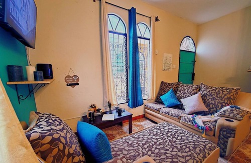 Mazatenango Casa | Casa Completa con A/C- Parqueos Gratis - 7 min. Plaza Americas- Mazatenango.