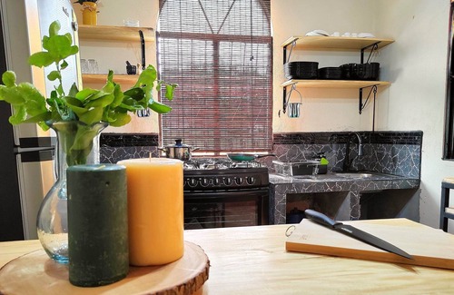 Mazatenango Casa | Casa Completa con A/C- Parqueos Gratis - 7 min. Plaza Americas- Mazatenango.