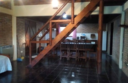 Merlo Casa | Casa con amplias comodidades y enclavada en un lugar de naturaleza y montaña.