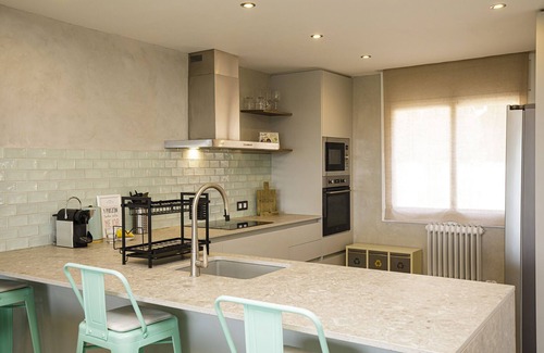 Montjuic Casa | Casa con bonitas vistas en Montjuic, Girona