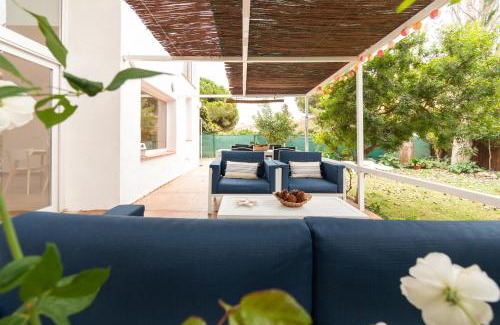 Tamarit Casa | Casa con gran jardín cerca de la playa - BAIX