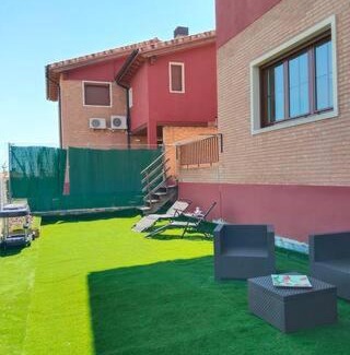 Oyon Casa | Casa con gran jardín y barbacoa "Los Olivos" Cerca de Logroño familias y grupos