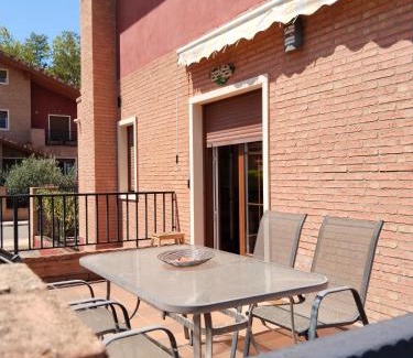 Oyon Casa | Casa con gran jardín y barbacoa "Los Olivos" Cerca de Logroño familias y grupos