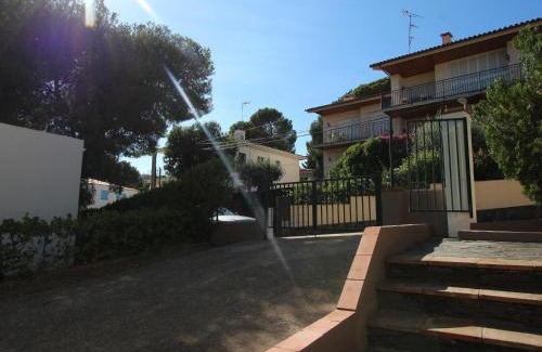 Llanca Casa | Casa con Jardín a 100m de la Playa de la Farella, Wifi y Garaje Privado - ES-228-175