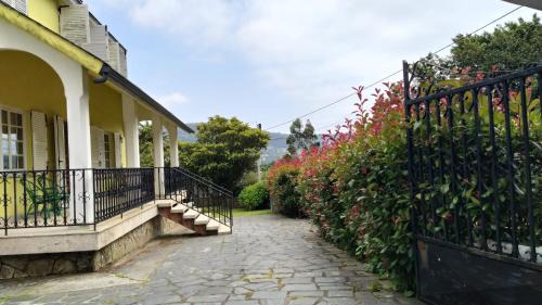 Fene Casa | Casa con jardín en la playa de Almieiras