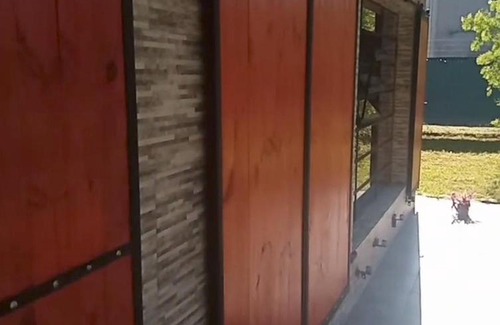 Francisco Alvarez Casa | Casa con Parque, Piscina y Cancha de Futbol