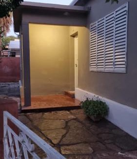 Villa Giardino Casa | Casa con pileta y excelente ubicación a una cuadra de la plaza principal en Villa Giardino