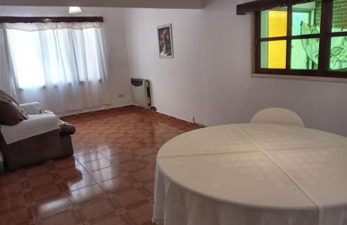 Villa Giardino Casa | Casa con pileta y excelente ubicación a una cuadra de la plaza principal en Villa Giardino